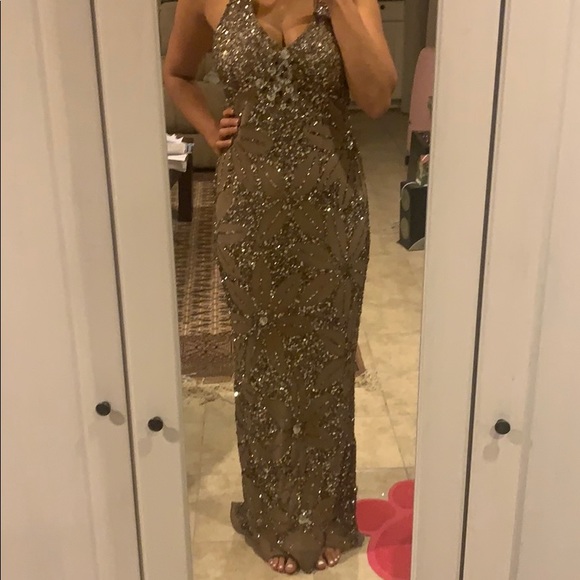 Adrianna Papell Live from the E! Red Carpet Gown - Picture 3 of 6